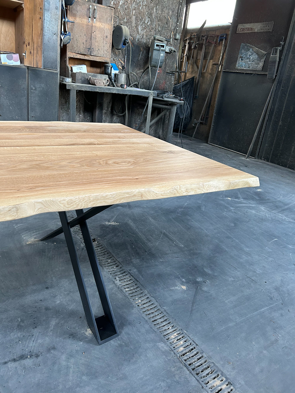 Table piétement  Aero   Réf 4054 Prix de base : 1490€