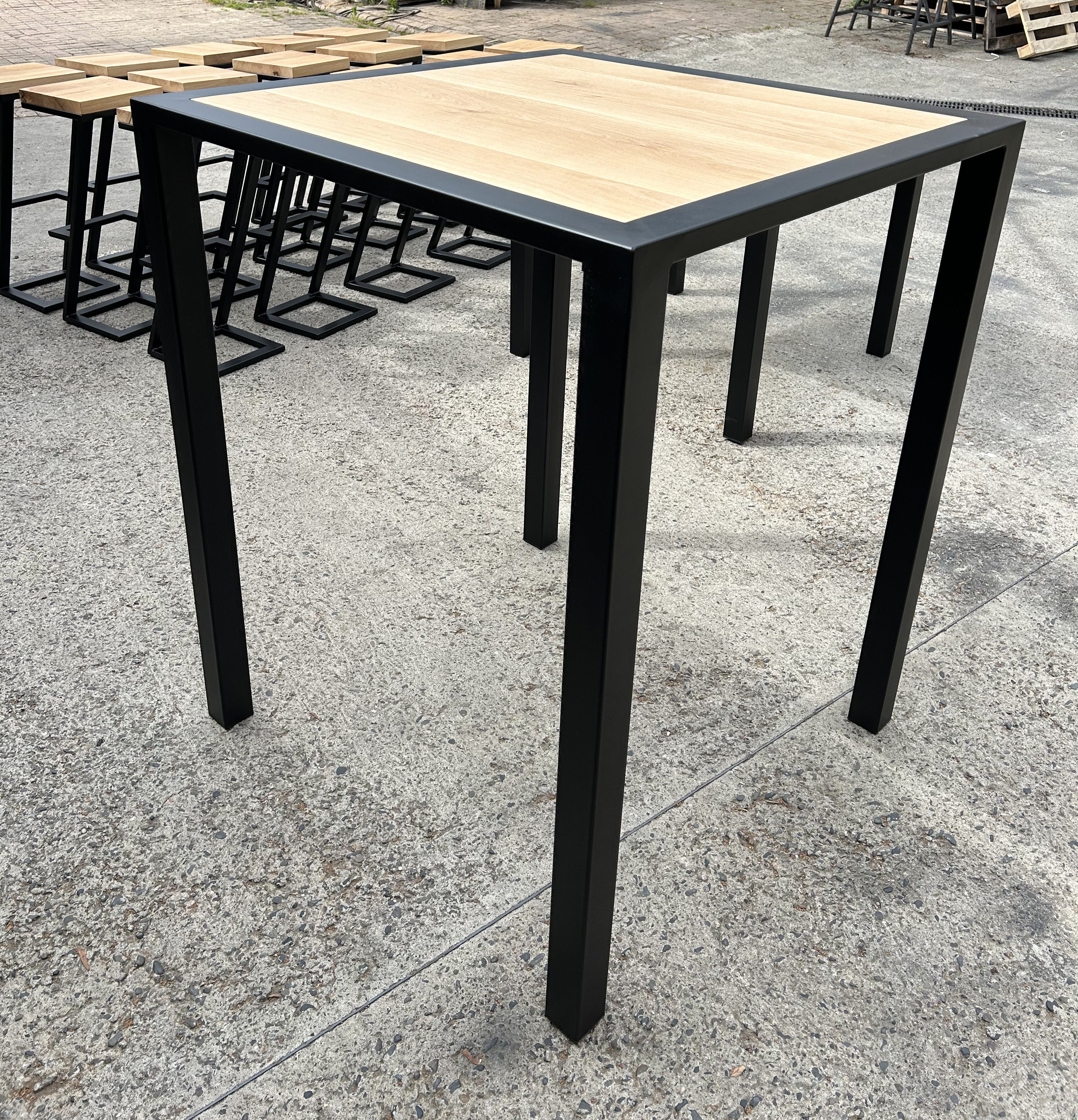 Table mange debout en bois et metal