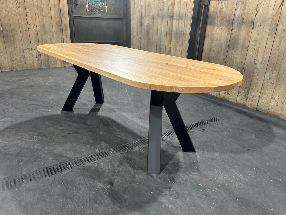 Table ovale design industriel Réf 4442 prix de base : 1550€