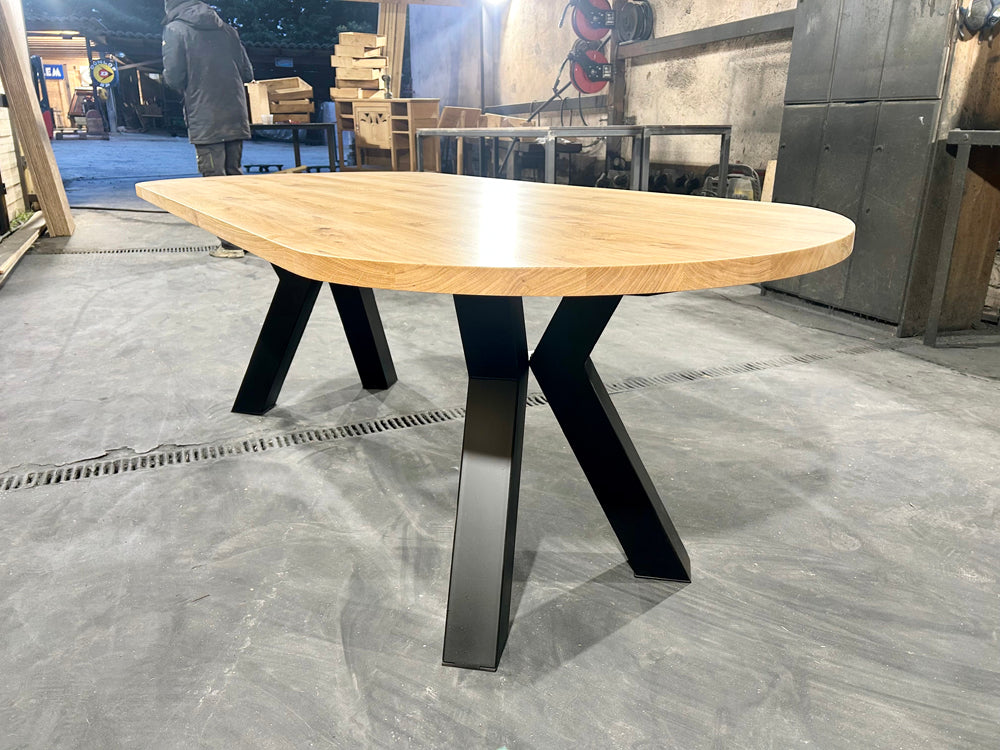Table ovale design industriel Réf 4442 prix de base : 1550€