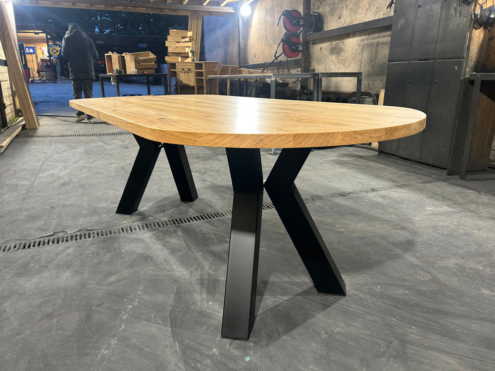 Table ovale design industriel Réf 4442 prix de base : 1550€