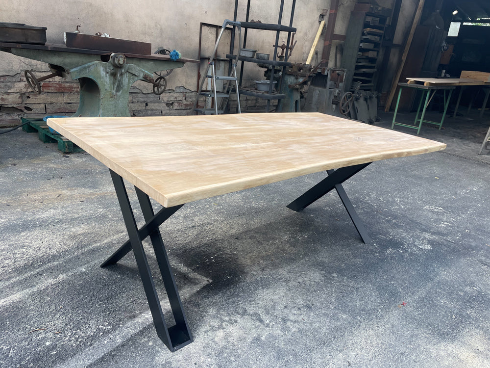 Table piétement  Aero   Réf 4054 Prix de base : 1490€