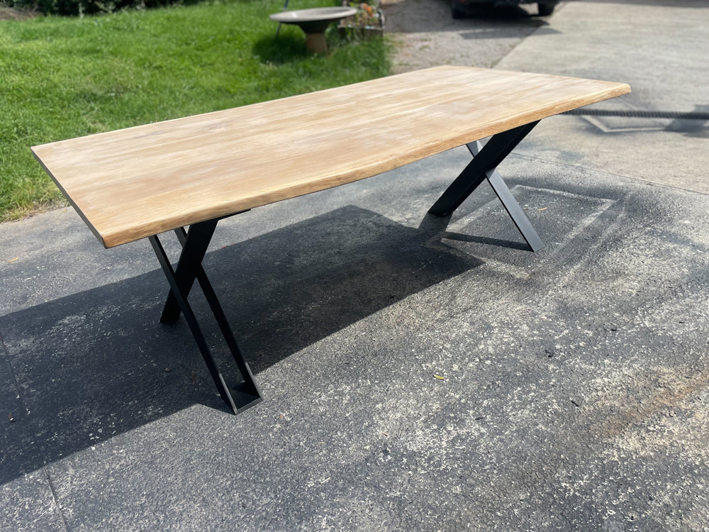 Table piétement  Aero   Réf 4054 Prix de base : 1490€