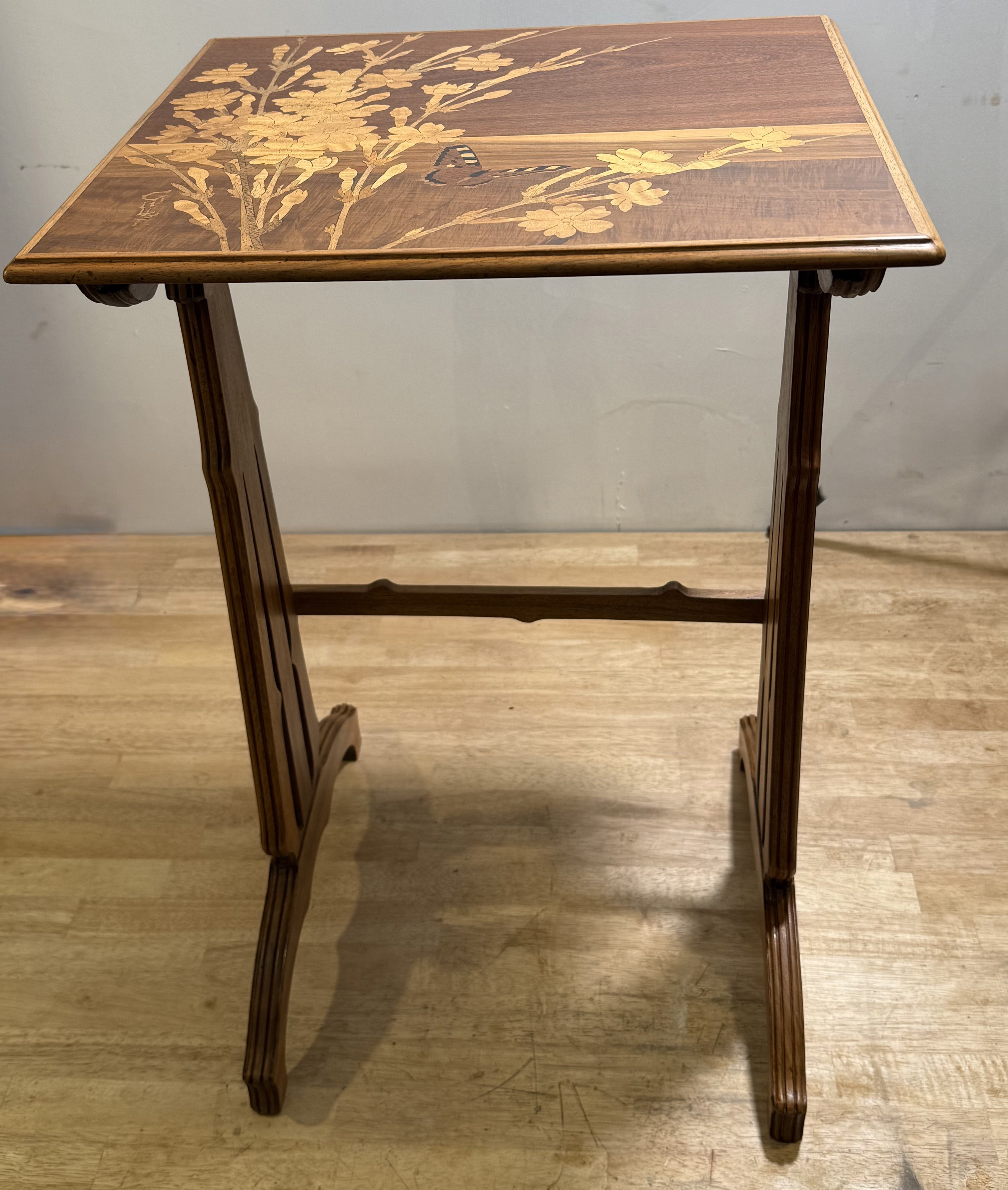 Réunion de deux tables Ateliers Gallé datant des années 30 - RF 4732