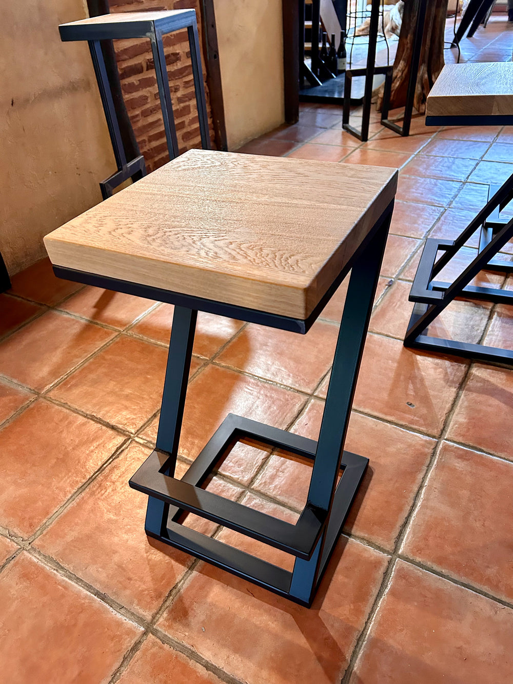 Tabouret bar design industriel  Réf 4247 Prix de base : 130€