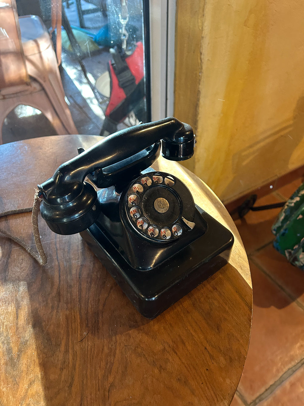 Téléphone ancien en Bakelite 1950 Réf 4399