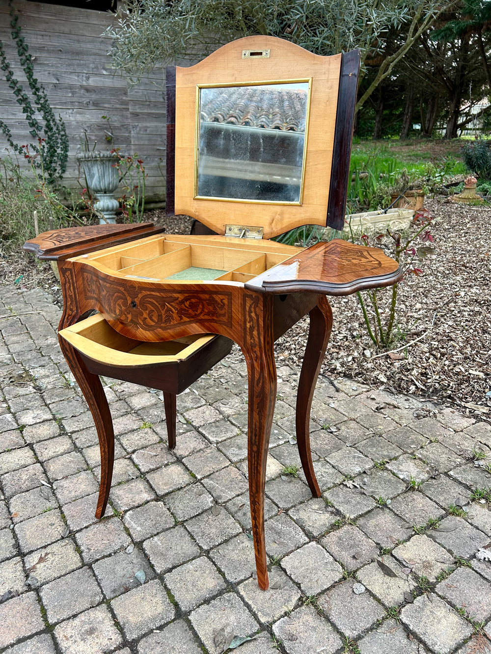 Travailleuse style Louis XV fabrication 19éme Réf 4218