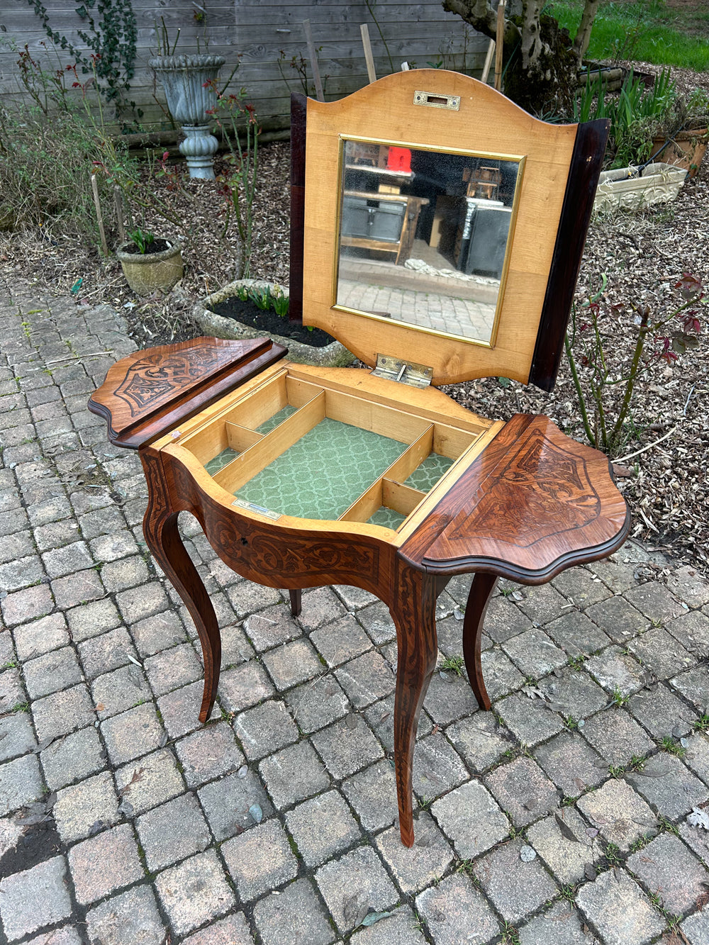 Travailleuse style Louis XV fabrication 19éme Réf 4218