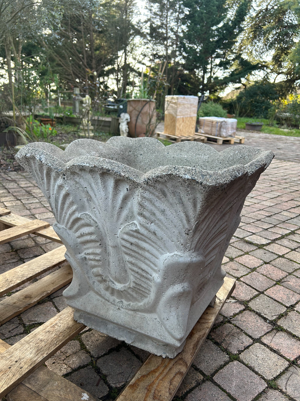 Vase extérieur béton moulé carré Réf 4360( reste 2 pièces)