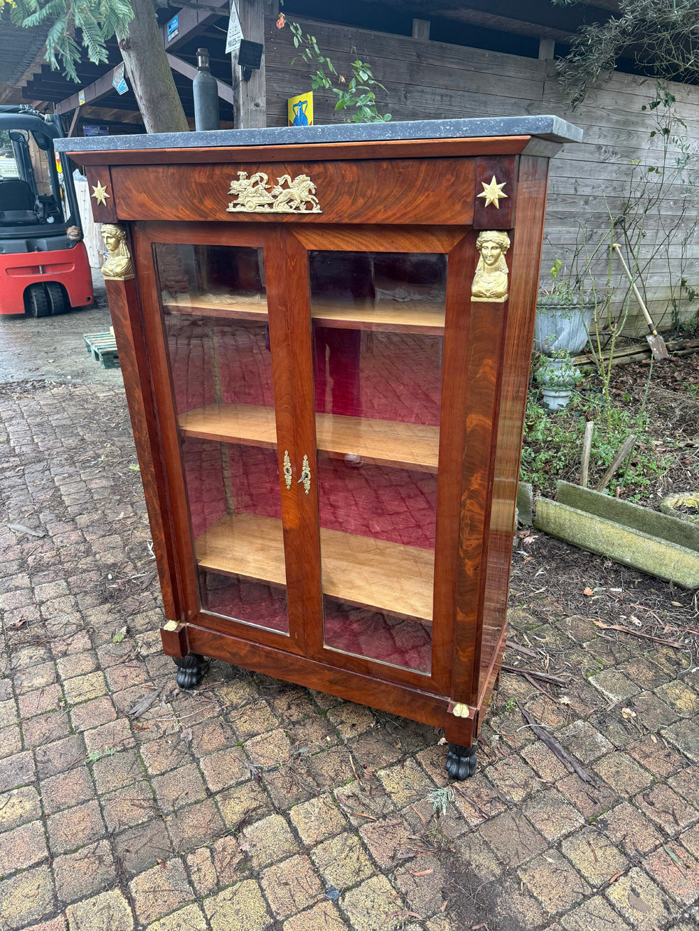 Vitrine Empire retour d'Egypte 19ème