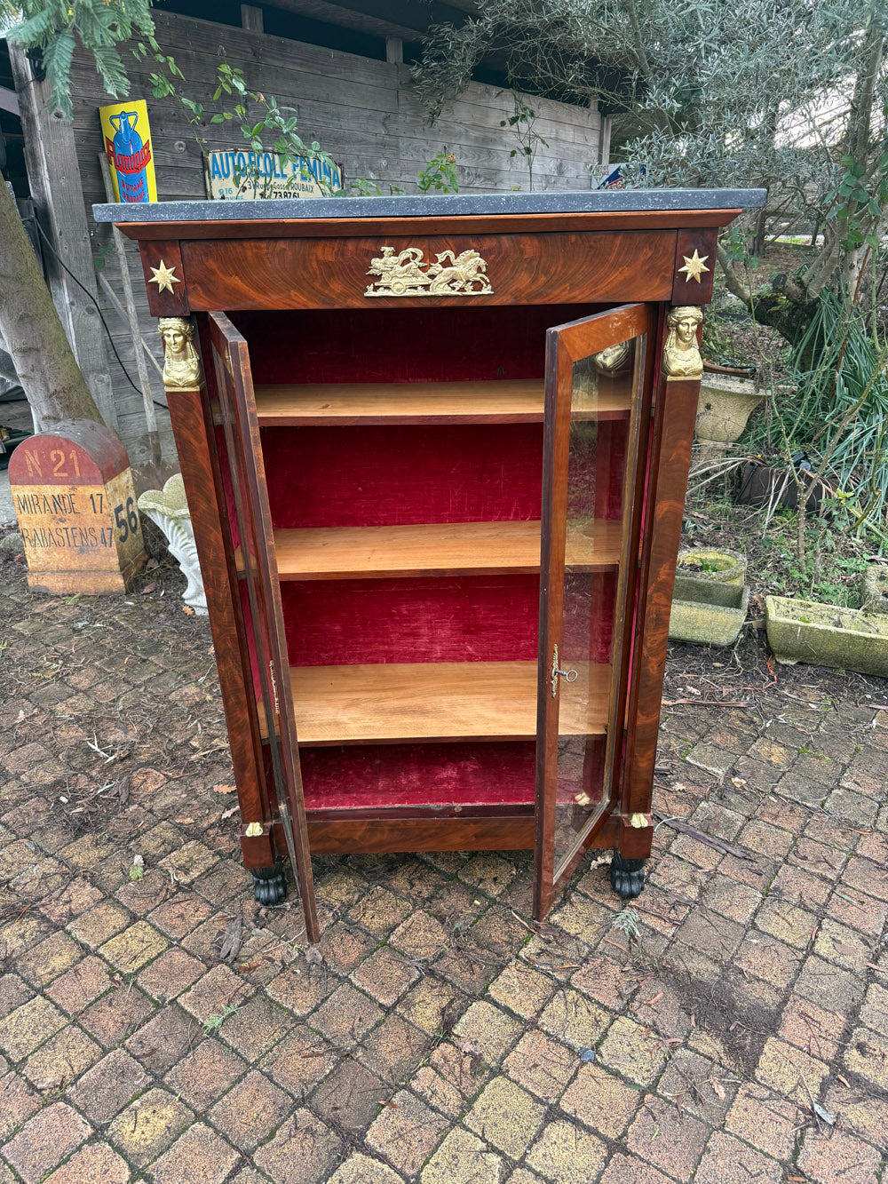 Vitrine Empire retour d'Egypte 19ème