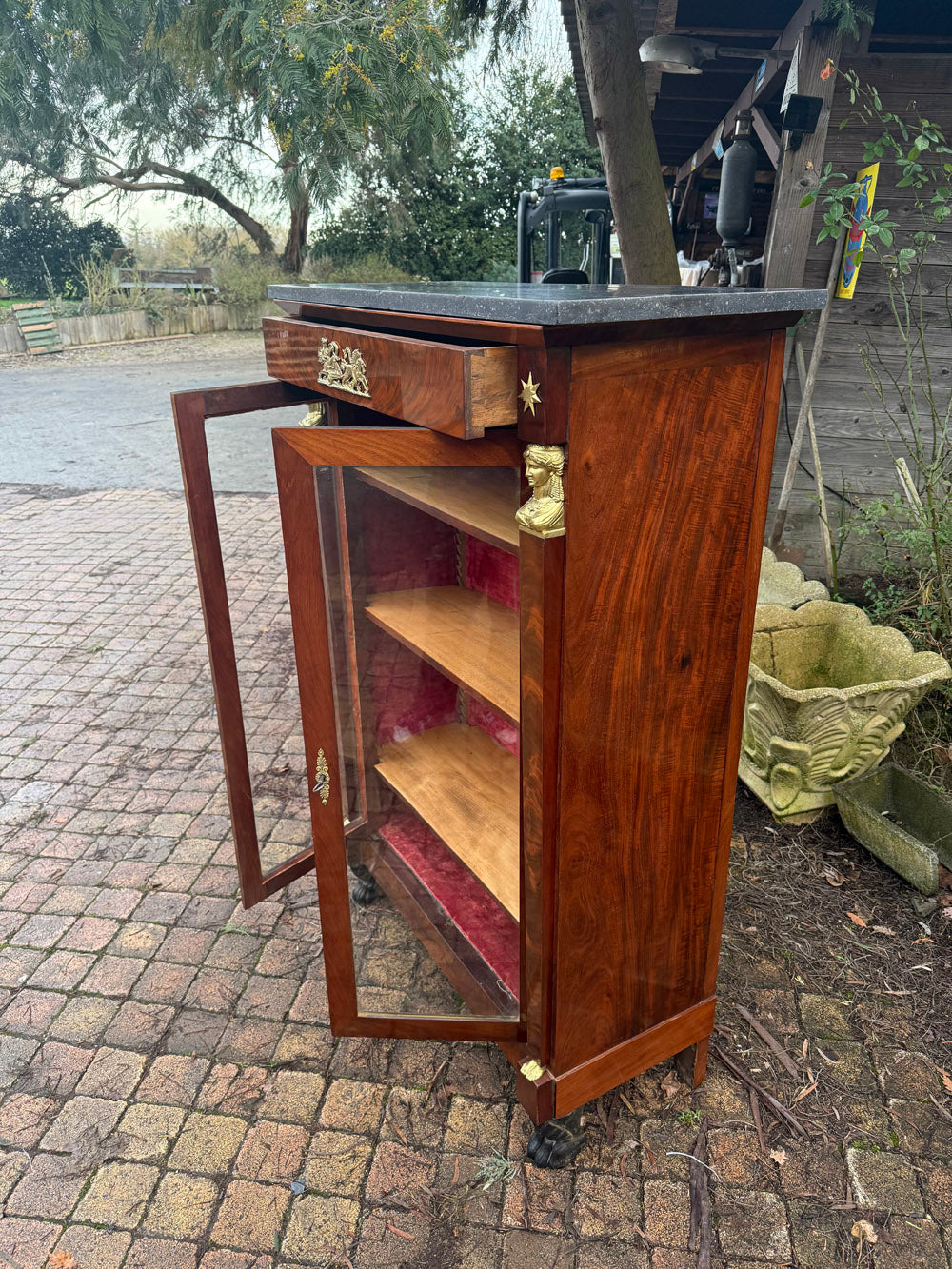 Vitrine Empire retour d'Egypte 19ème