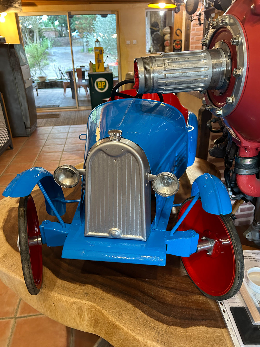 Voiture à pédale BUGATTI EUREKA réf 4195
