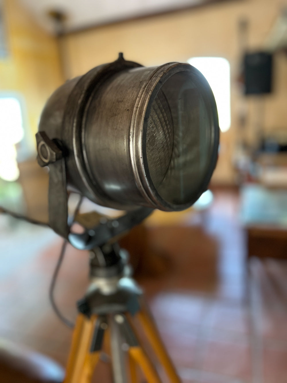 Projecteur de scène  avec trépied  Réf 4096