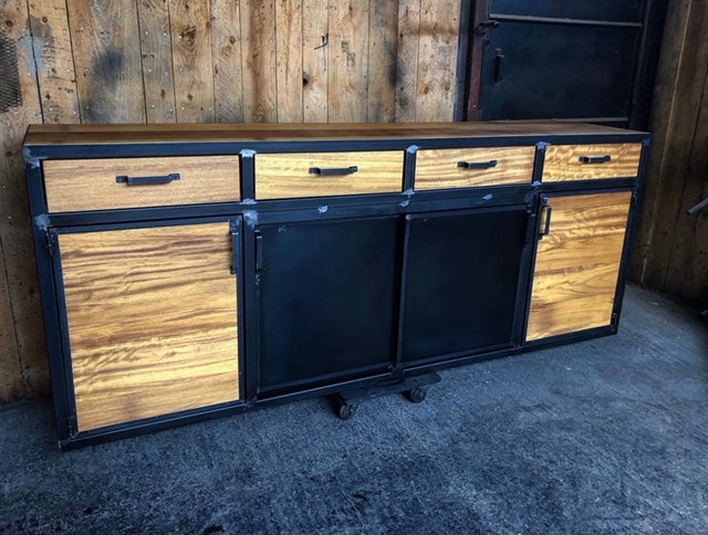 Buffet industriel 4 portes PRIX de base: 1600€ réf 3516