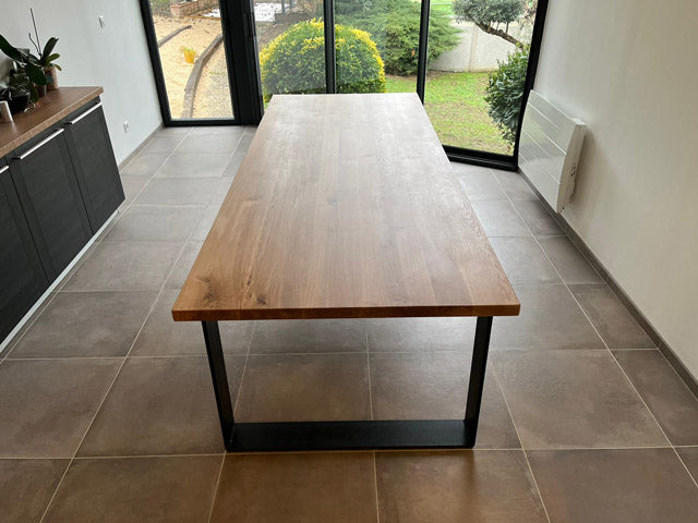 Table piétement fer plat PRIX de base : 2690€ réf 3977