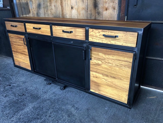 Buffet industriel 4 portes PRIX de base: 1600€ réf 3516