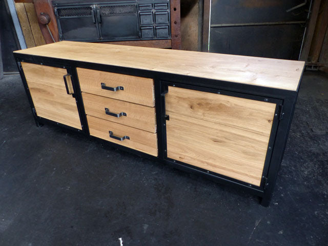 Buffet industriel 3 tiroirs et 2 portes PRIX de base : 1450€ réf 3606