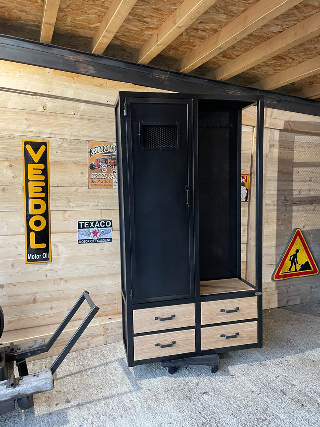 Armoire vestiaire industriel PRIX de base: 1250€ réf 3227