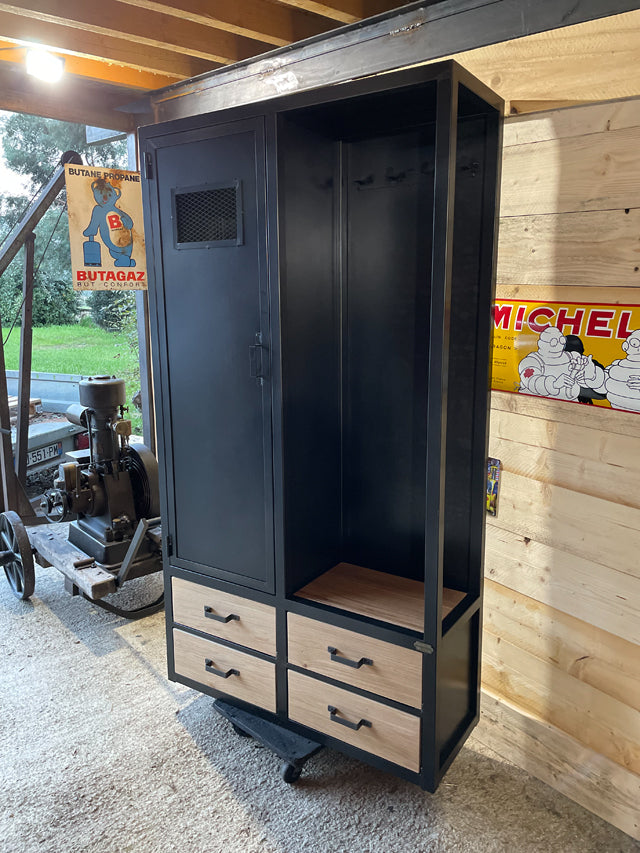 Armoire vestiaire industriel PRIX de base: 1250€ réf 3227