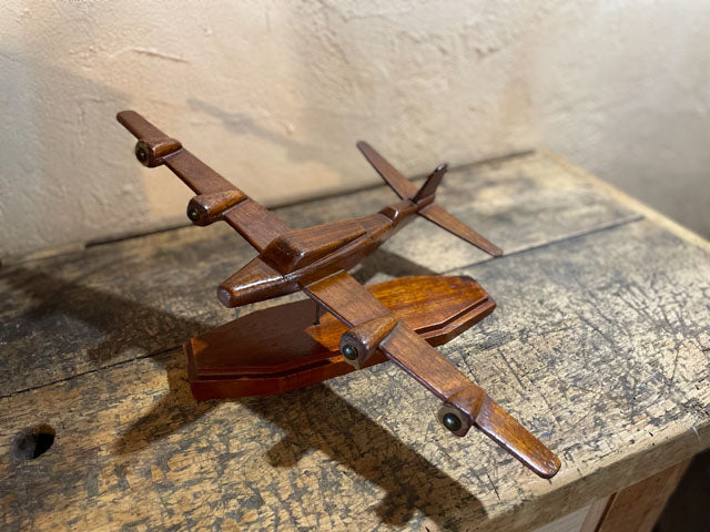 Avion en bois sur socle (1940/50)