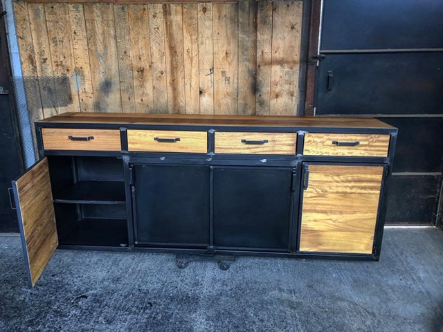 Buffet industriel 4 portes PRIX de base: 1600€ réf 3516