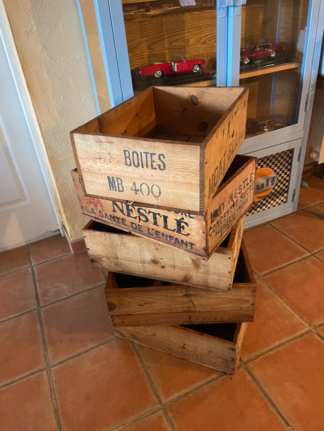 Caisse NESTLE  & MONT BLANC