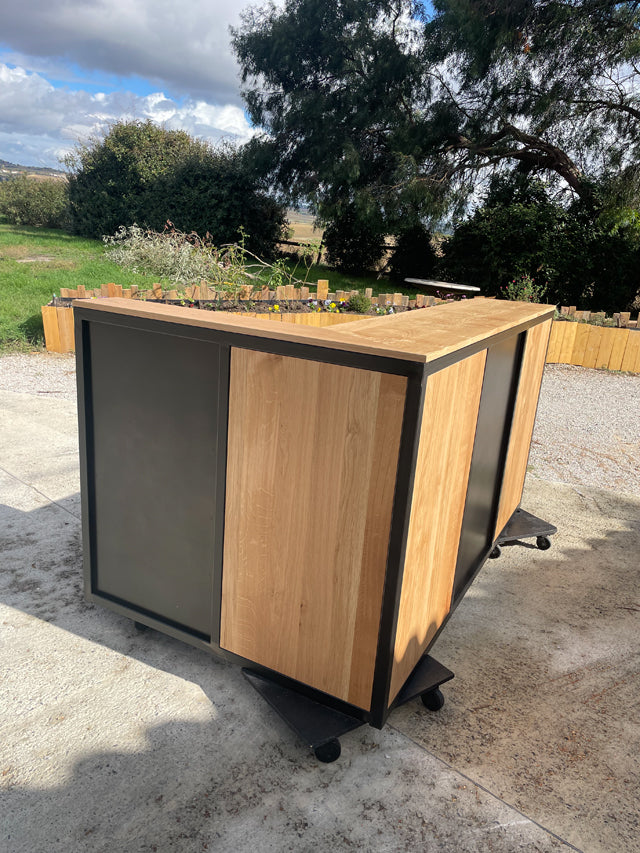 Banque d'accueil industrielle PRIX de base : 1 850 € réf 3939