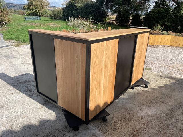 Banque d'accueil industrielle PRIX de base : 1 850 € réf 3939