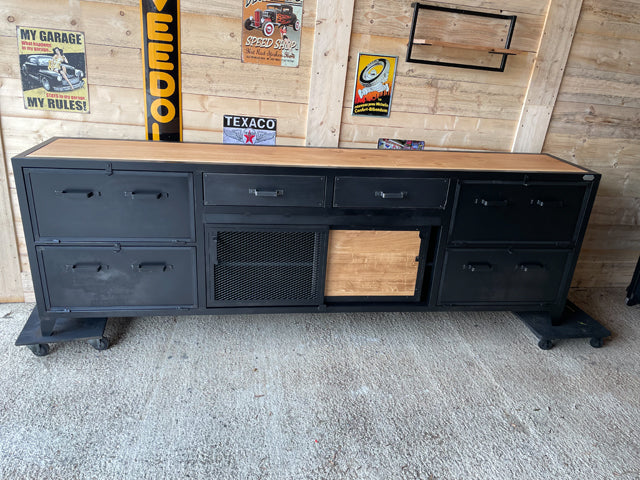 Buffet design industriel 4 clapets PRIX de base:2200€ réf 3768