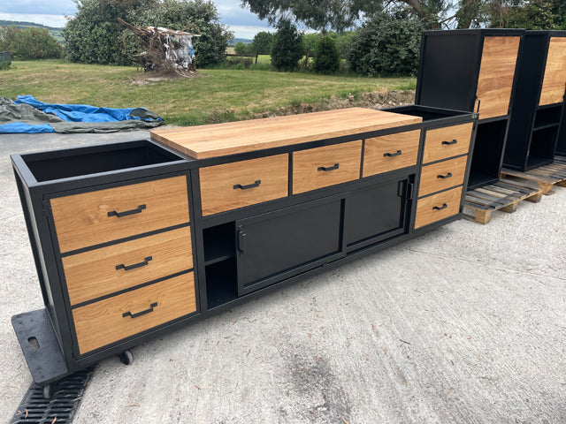 Cuisine sur mesure. PRIX de base : 9500 € Réf 3888