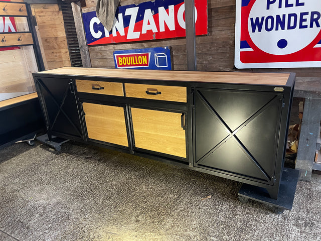 Buffet industriel 4 portes et 2 tiroirs PRIX de base : 2300€ réf 3858