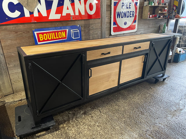 Buffet industriel 4 portes et 2 tiroirs PRIX de base : 2300€ réf 3858