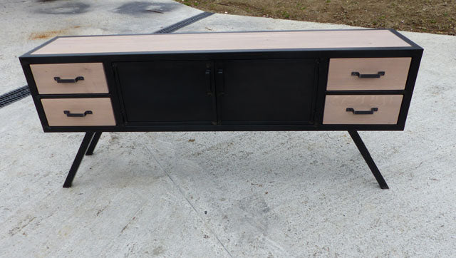 Buffet industriel pieds compas PRIX de base : 1300€ réf 3671