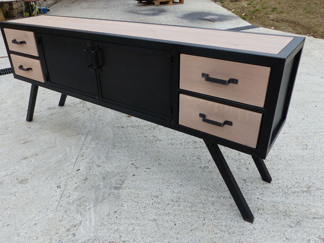 Buffet industriel pieds compas PRIX de base : 1300€ réf 3671