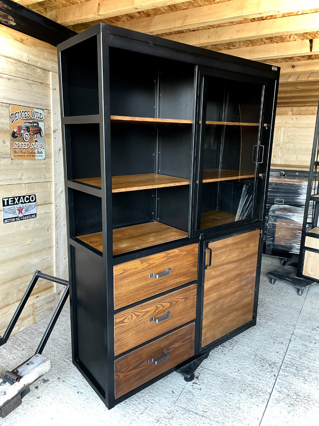 Buffet industriel métal et verre PRIX de base : 1890€ réf 3586