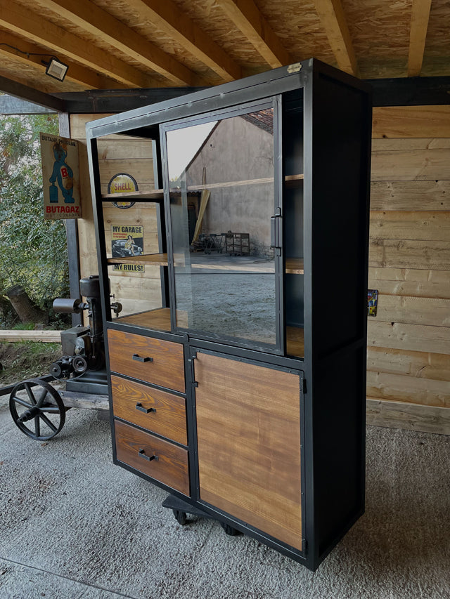 Buffet industriel métal et verre PRIX de base : 1890€ réf 3586