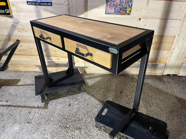 Bureau design industriel riveté PRIX de base: 850€ réf  3447