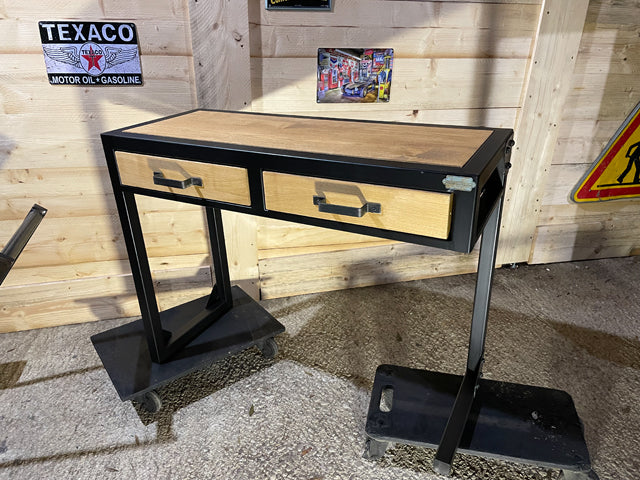 Bureau design industriel riveté PRIX de base: 850€ réf  3447