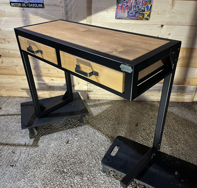 Bureau design industriel riveté PRIX de base: 850€ réf  3447
