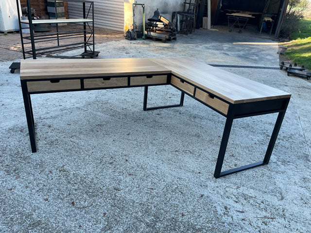 Bureau d'angle 5 tiroirs PRIX de base:1890€ réf 4011