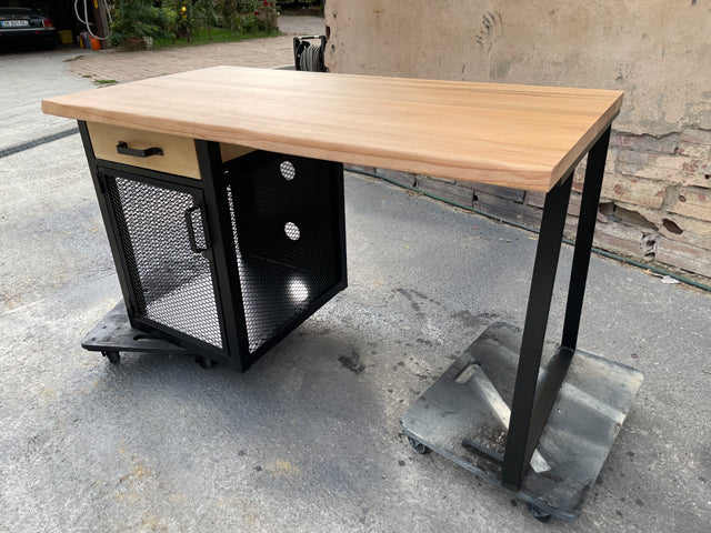Bureau design industriel live edge PRIX de base:890€ réf 3756