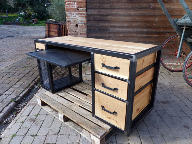 Bureau industriel 4 tiroirs et 1porte PRIX de base: 1290 € réf 3487