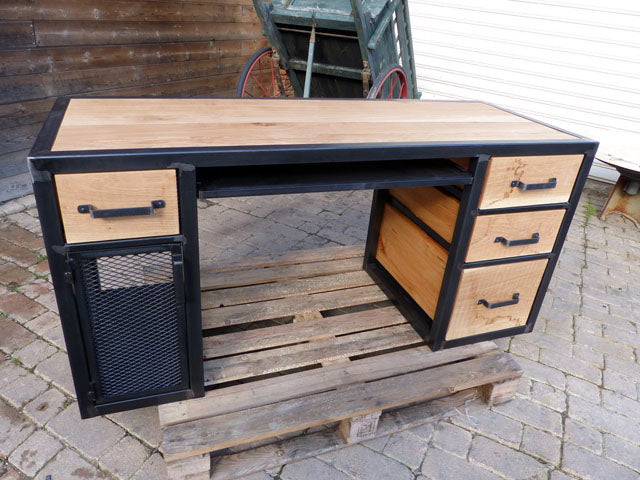 Bureau industriel 4 tiroirs et 1porte PRIX de base: 1290 € réf 3487