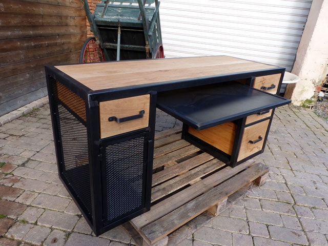 Bureau industriel 4 tiroirs et 1porte PRIX de base: 1290 € réf 3487