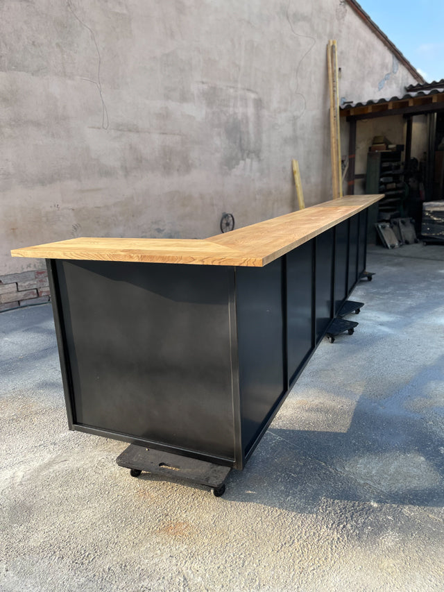 Comptoir de bar industriel PRIX de base 2600€ rèf 3184