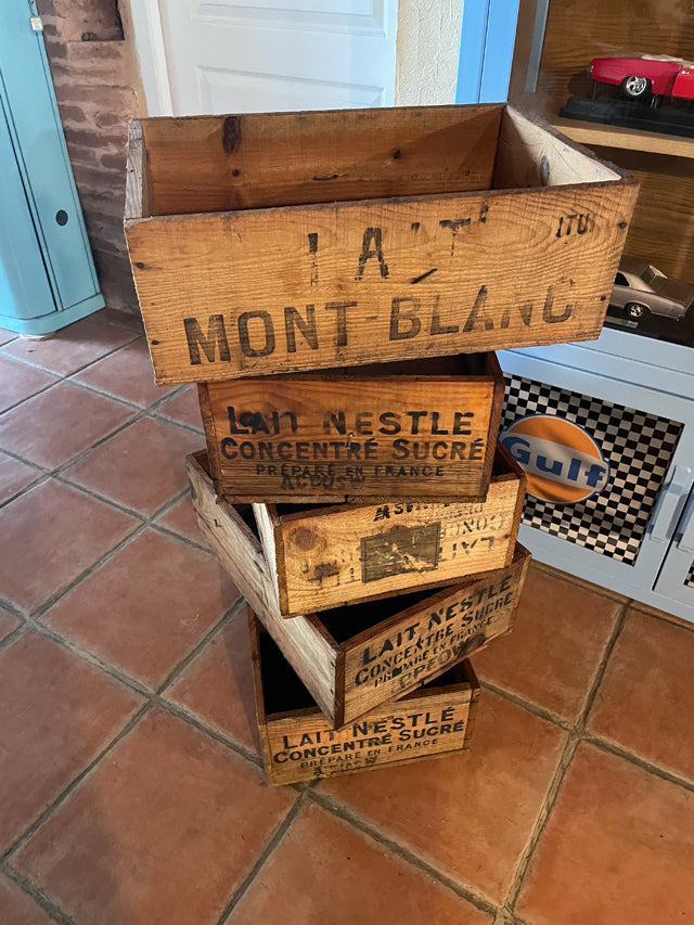 Caisse NESTLE  & MONT BLANC