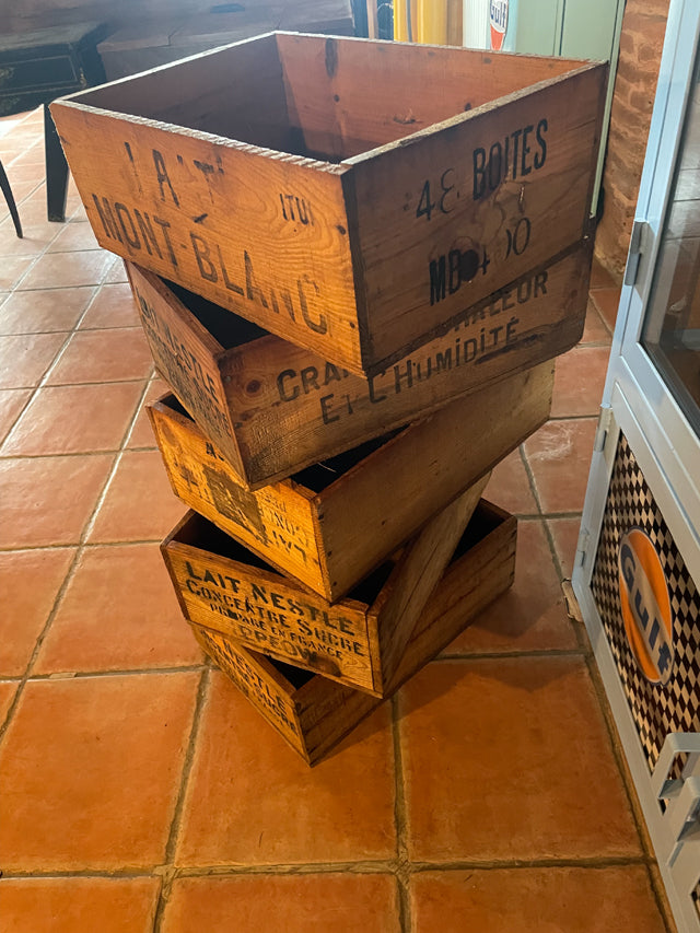 Caisse NESTLE  & MONT BLANC