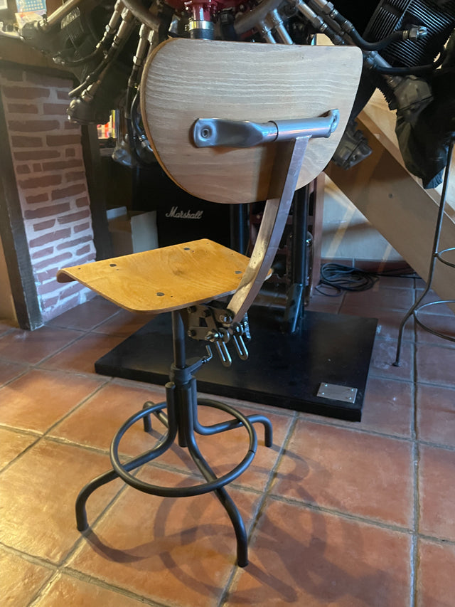 VENDU Chaise d'atelier style Flambo 1950