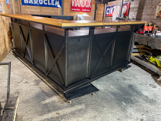 Comptoir façade ajourée PRIX de base: 2550€ réf 3945